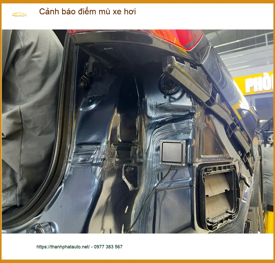Anh Quang lắp cảnh báo điểm mù Hyundai Santa Fe tại Quận Bình Tân ảnh thực tế 2
