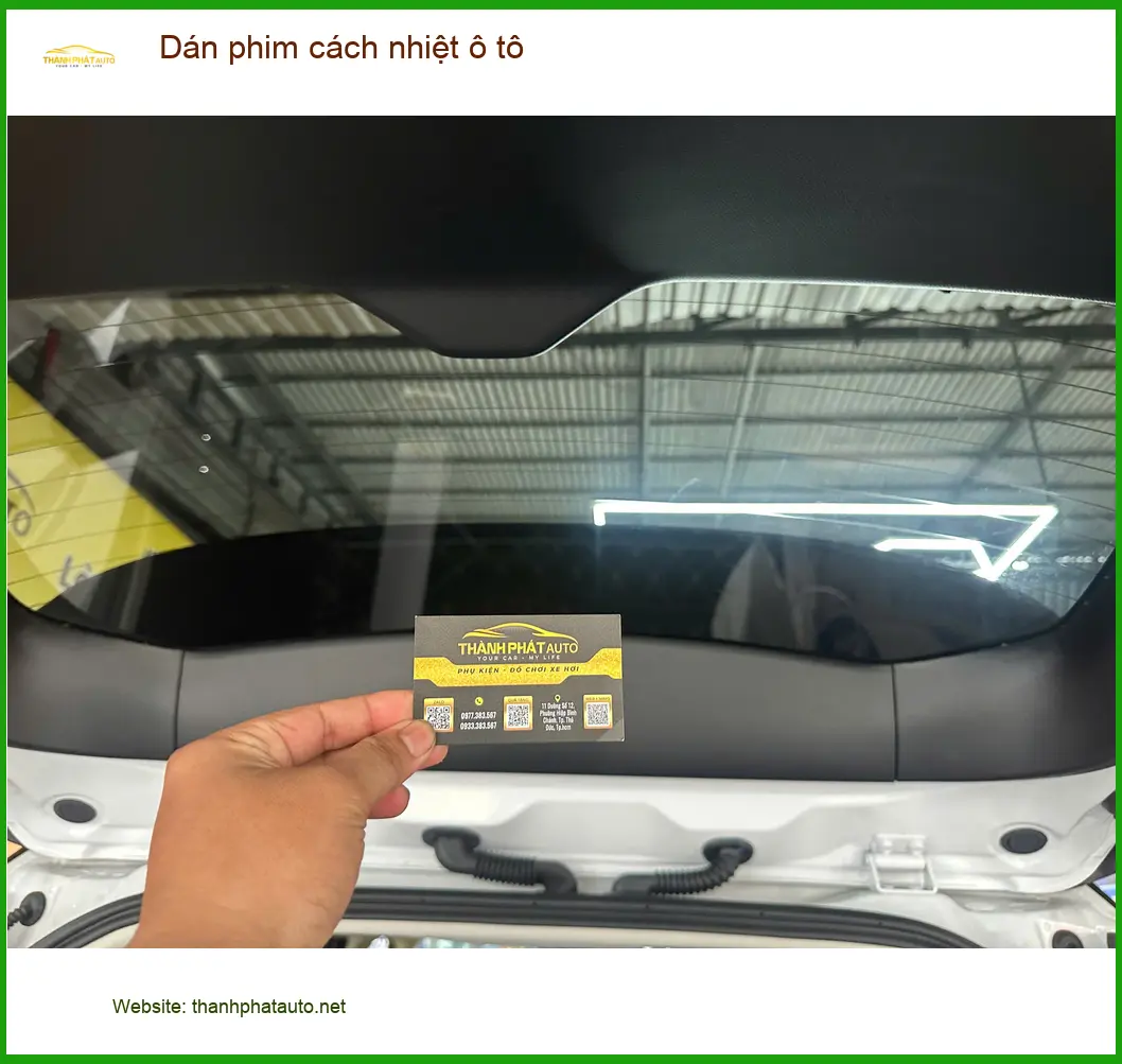 Anh Tấn dán phim cách nhiệt ô tô VinFast Lux A2.0 tại Quận 10 tránh nắng gay gắt ảnh thực tế 2