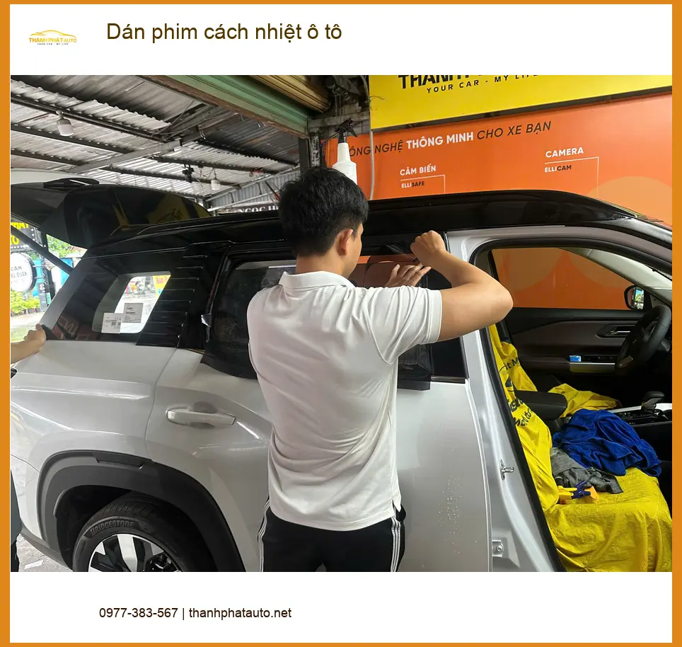 Anh Tấn dán phim cách nhiệt ô tô VinFast Lux A2.0 tại Quận 10 tránh nắng gay gắt ảnh thực tế 4