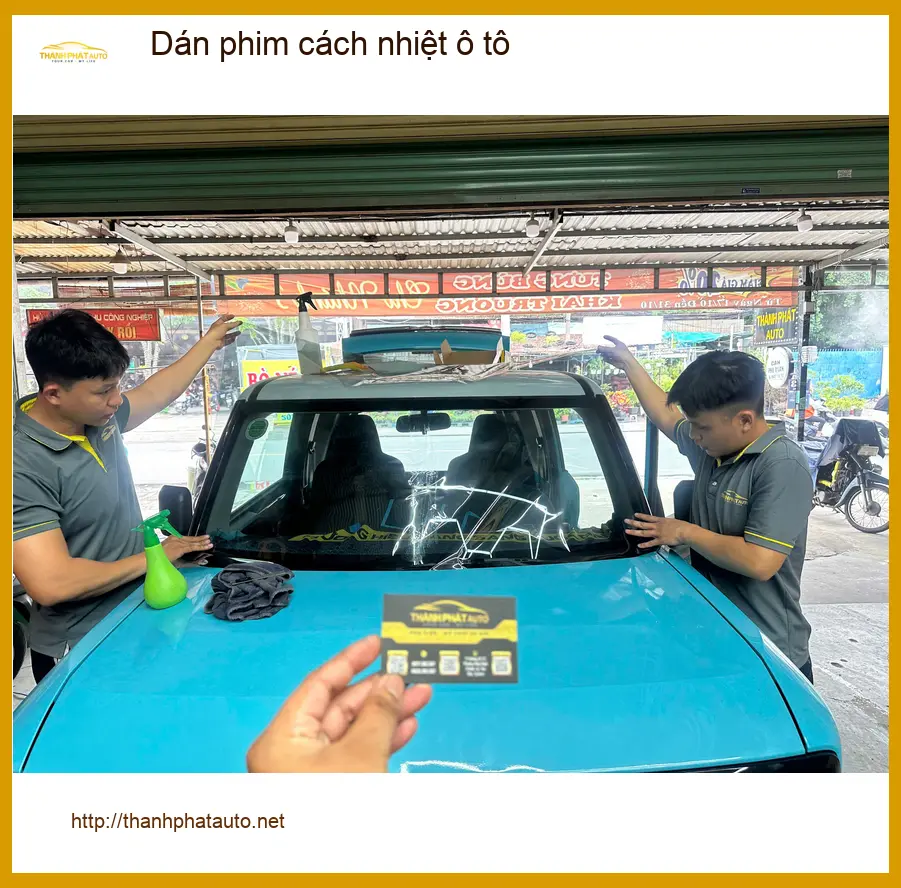 Anh Tấn dán phim cách nhiệt ô tô cho Honda HR-V tại Quận 7 chống nắng gắt mùa hè ảnh thực tế 2