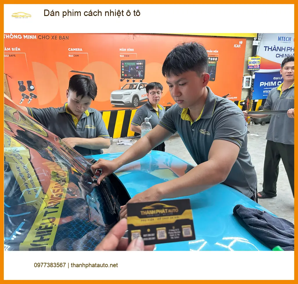 Anh Tấn dán phim cách nhiệt ô tô cho Honda HR-V tại Quận 7 chống nắng gắt mùa hè ảnh thực tế 3