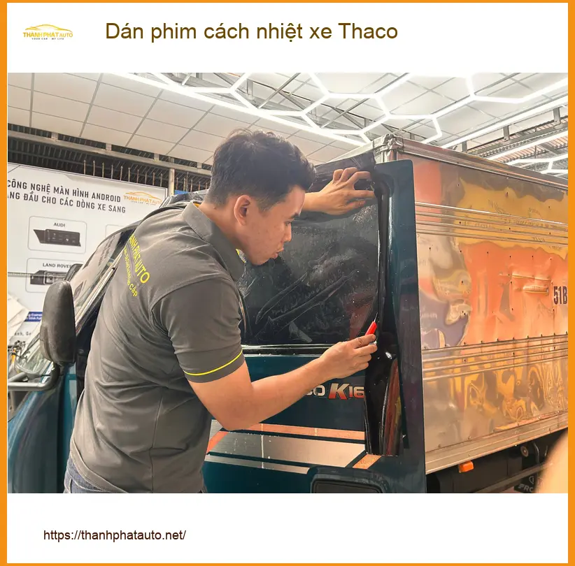 Anh Khang dán phim cách nhiệt xe Thaco Towner để chống nóng hiệu quả tại Quận 11