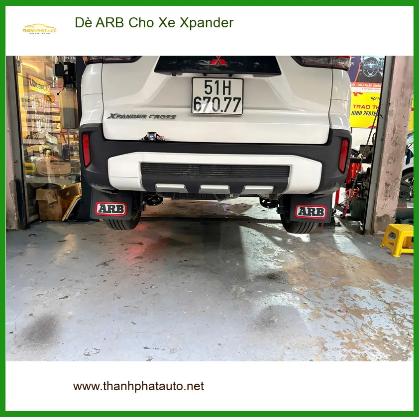 Anh Bách lắp dè ARB cho Mitsubishi Xpander tại Quận 6 để tránh văng bùn đất ảnh thực tế 2