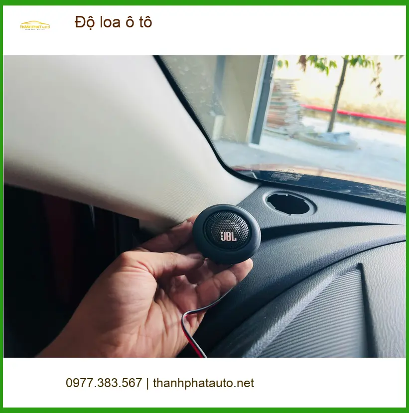 Anh Việt Hưng độ loa ô tô cho Hyundai Santa Fe tại Quận 7 để cải thiện âm thanh nghe nhạc ảnh thực tế 4