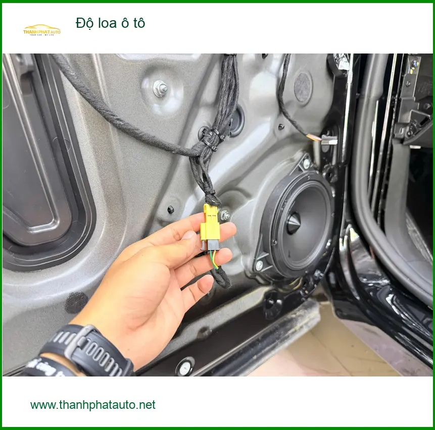 Anh Khang độ loa ô tô cho Honda Civic tại Quận 8 để trải nghiệm âm thanh sống động hơn
