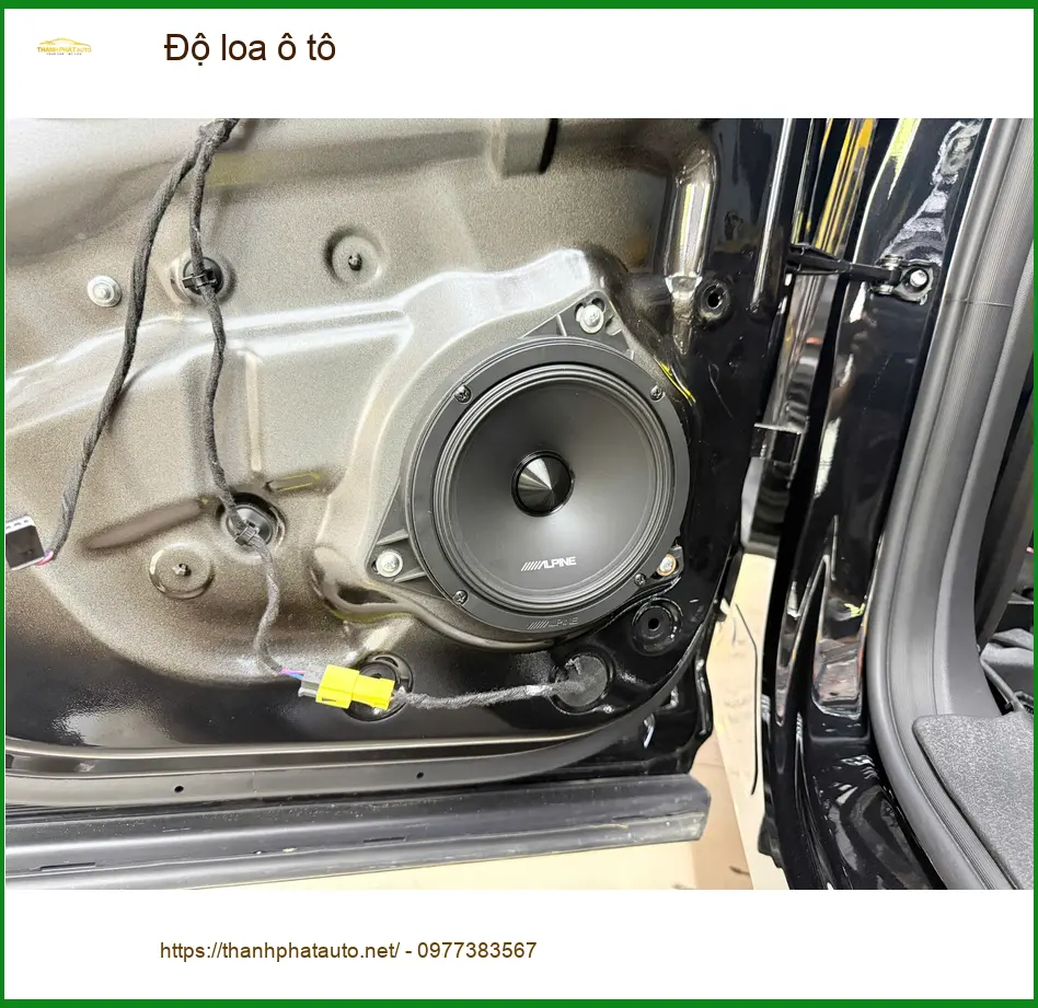 Anh Thành độ loa ô tô cho Honda CRV tại Quận 2 để nghe nhạc chất lượng hơn khi đi làm