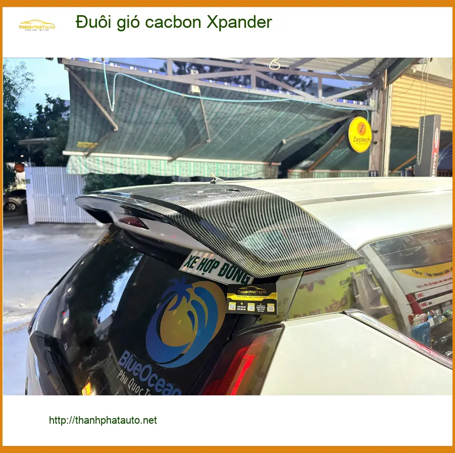 Chị Diệu lắp đuôi gió cacbon Xpander tại Quận Tân Phú để tăng vẻ thể thao ảnh thực tế 2