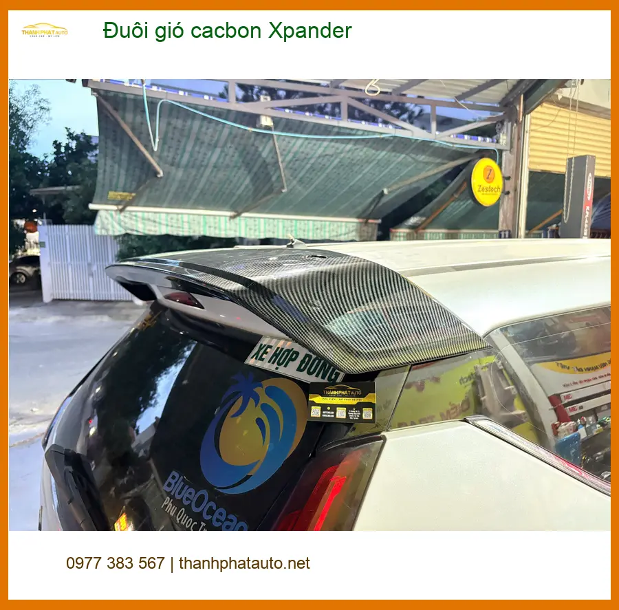 Chú Bảy lắp đuôi gió cacbon cho Xpander tại Quận 3 để nâng tầm diện mạo. ảnh thực tế 2