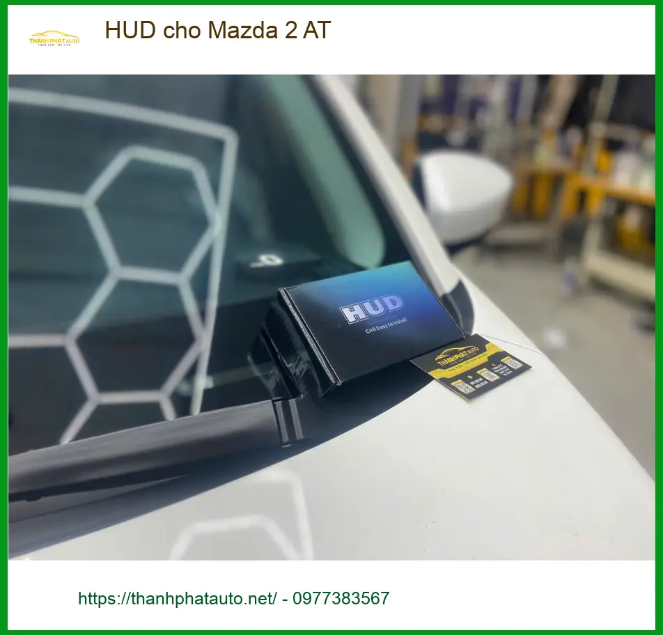 Chị Thảo lắp HUD cho Mazda 2 AT tại Quận 2 để tiện theo dõi tốc độ