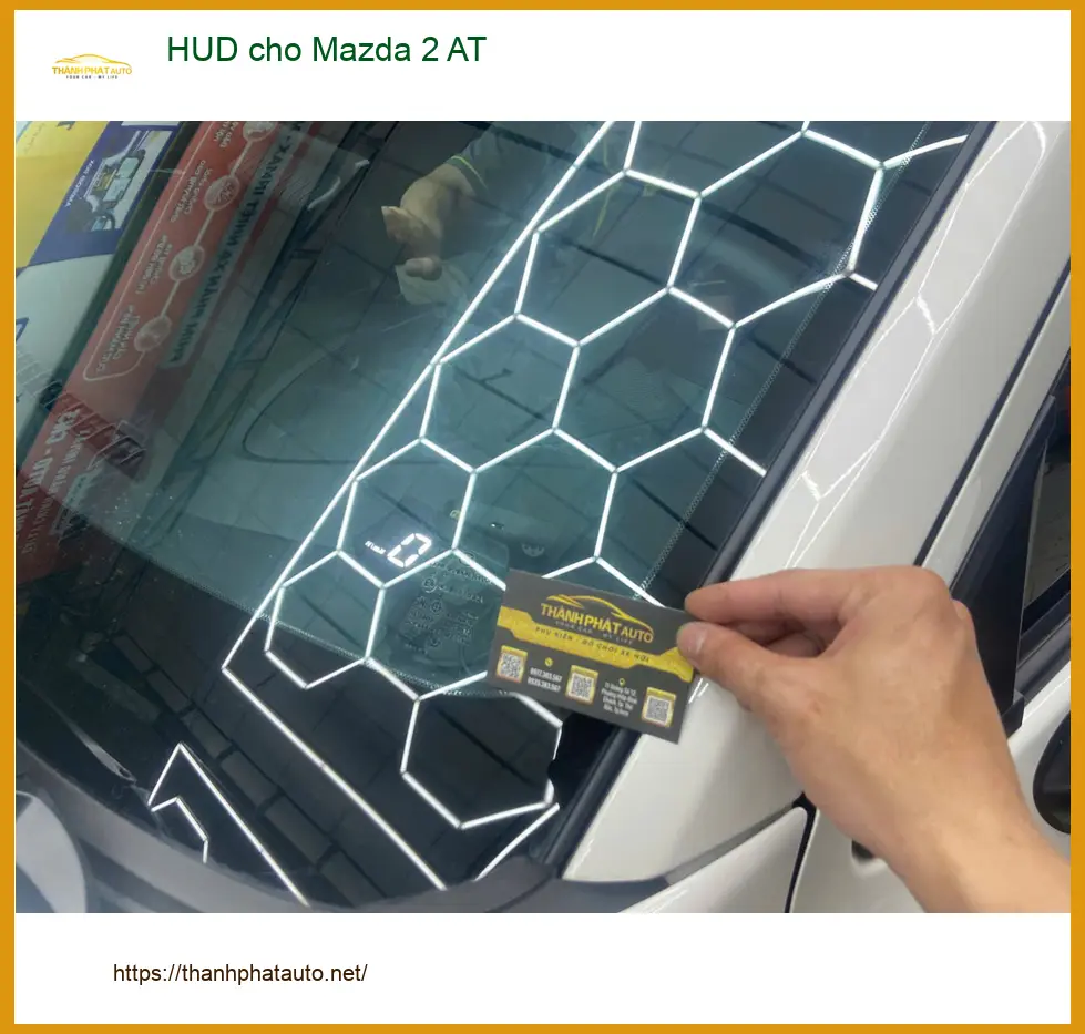 Chú Phước lắp HUD cho Mazda 2 AT tại Quận 3 để dễ quan sát tốc độ ảnh thực tế 4