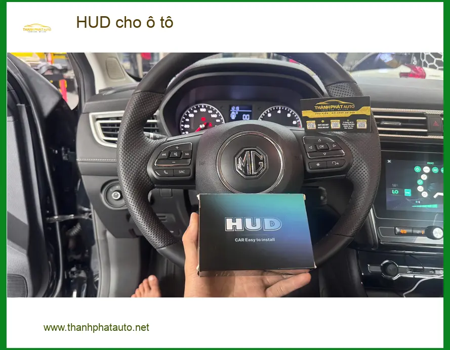 Chú Tiến lắp HUD cho ô tô Toyota Camry tại Hóc Môn để lái xe an toàn hơn