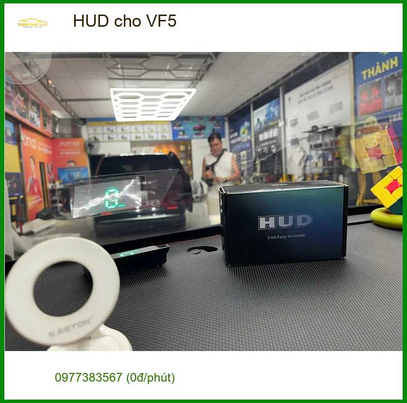 Anh Quý lắp HUD cho VinFast VF5 tại Quận Tân Phú để lái xe an toàn hơn khi đi đường