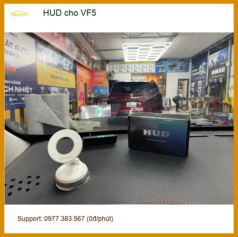 Anh Quý lắp HUD cho VinFast VF5 tại Quận Tân Phú để lái xe an toàn hơn khi đi đường ảnh thực tế 3