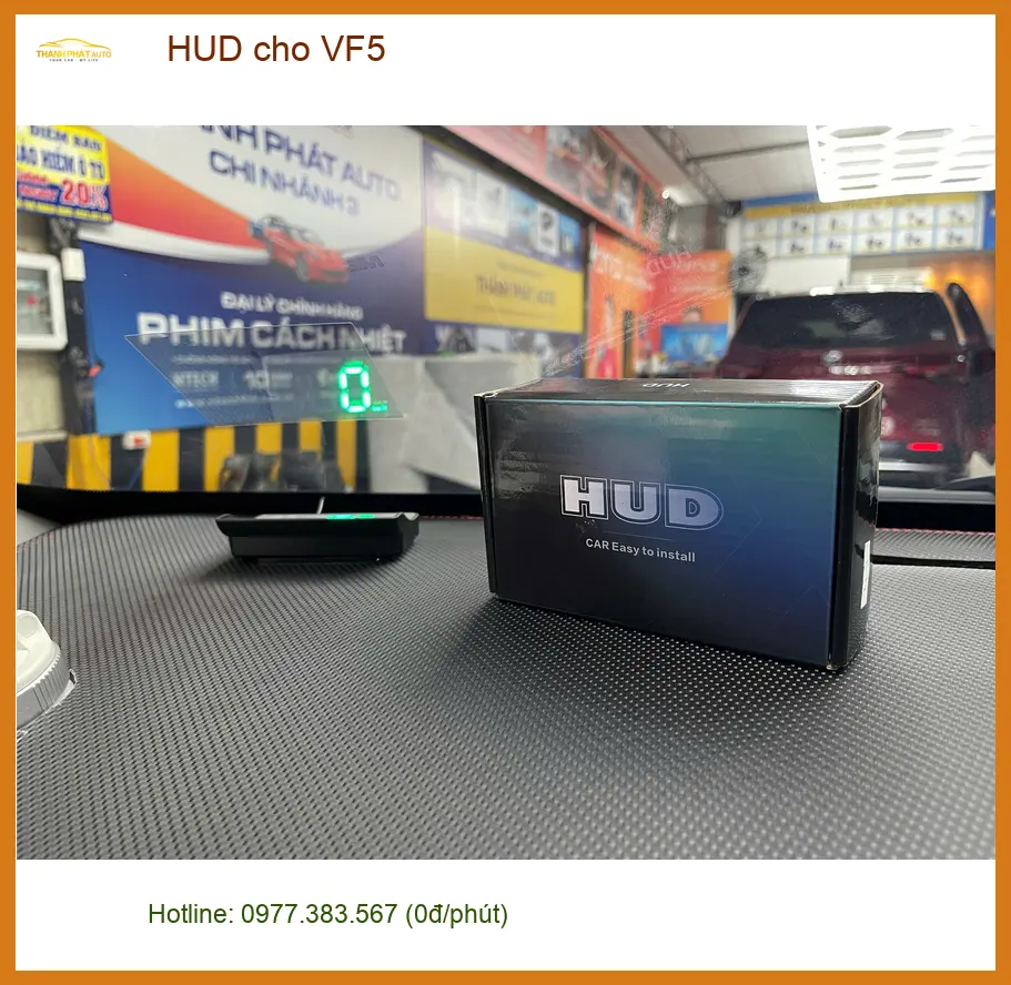 Chú Phi lắp HUD cho VinFast VF5 tại Quận 7 để tiện theo dõi tốc độ ảnh thực tế 3