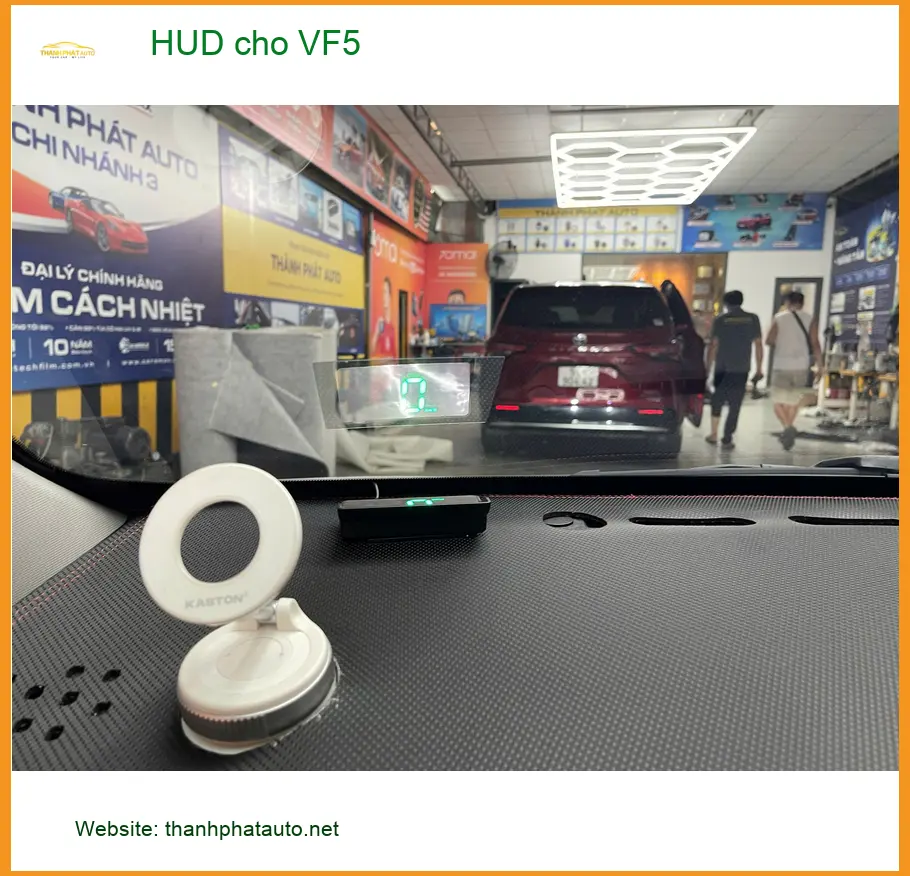 Anh Khải lắp HUD cho VinFast VF5 tại Quận 5 để lái xe an toàn và hiện đại hơn ảnh thực tế 2