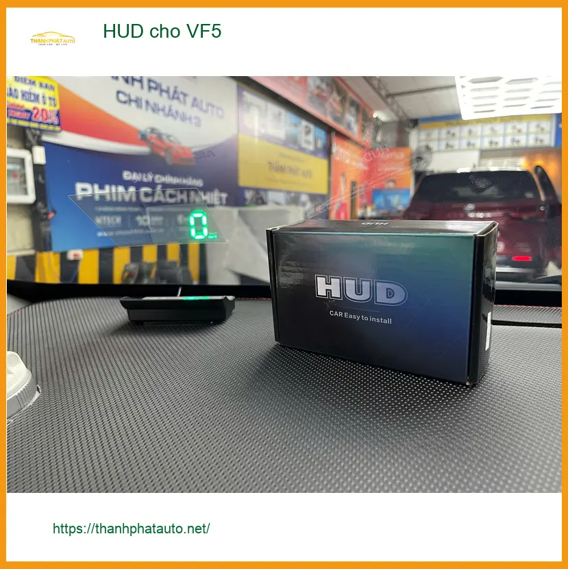 Chị Thanh lắp HUD cho VinFast VF5 tại Quận Bình Tân để lái xe an toàn hơn ảnh thực tế 2