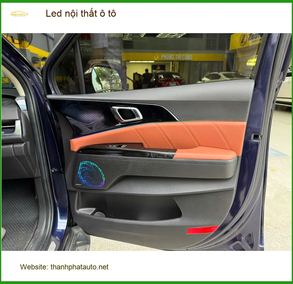 Chị Thảo gắn Led nội thất ô tô cho Honda Civic tại Thủ Đức ảnh thực tế 3
