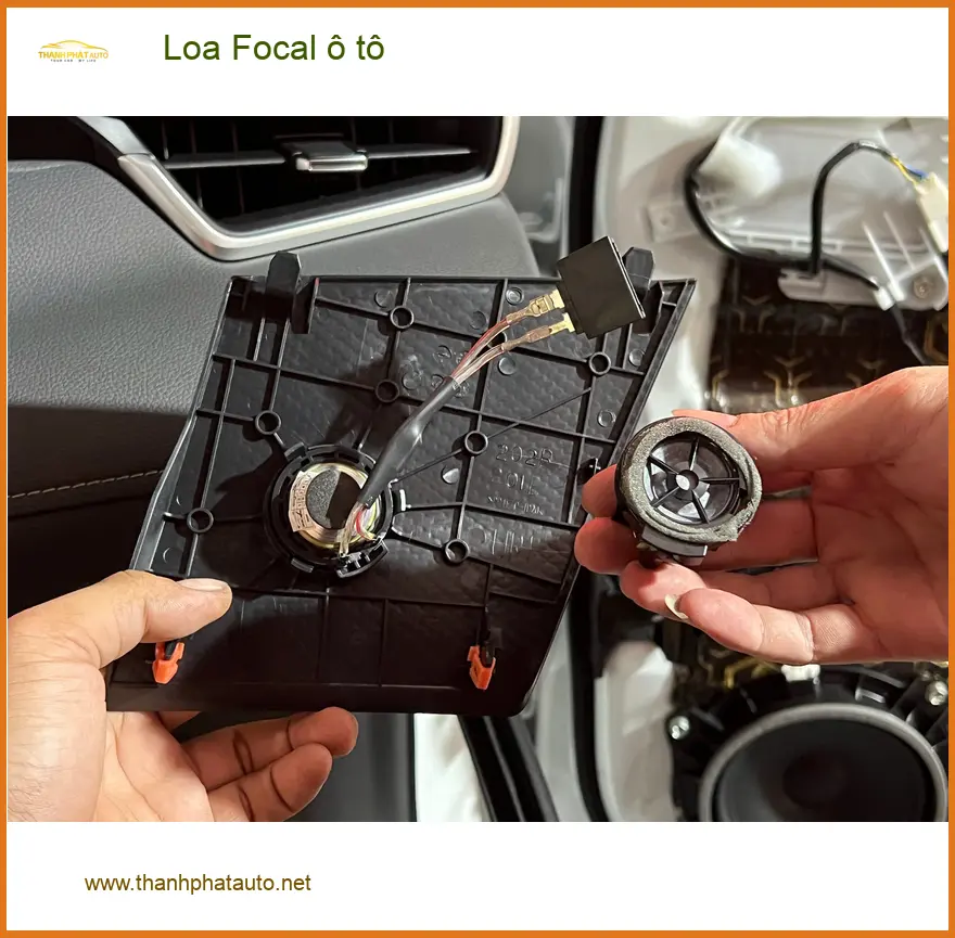 Anh Nam lắp Loa Focal ô tô cho Honda CRV tại Phú Nhuận vì loa zin rè