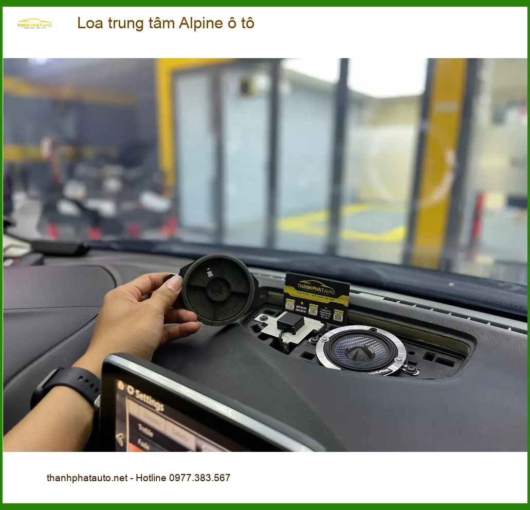 Chú Cường lắp loa trung tâm Alpine ô tô cho Hyundai Santa Fe tại Quận 2 ảnh thực tế 4