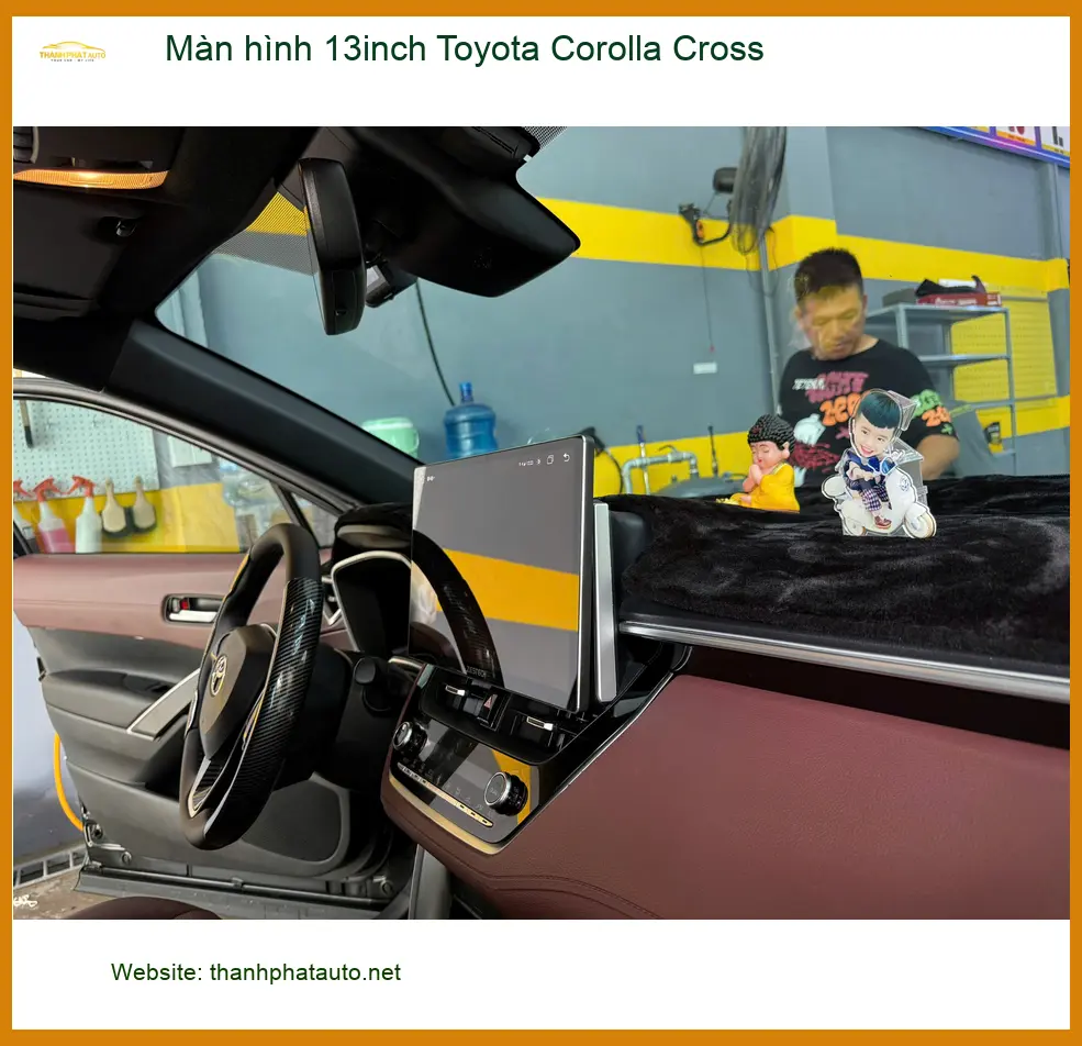 Chị An lắp màn hình 13inch Toyota Corolla Cross tại Quận 12 để xem bản đồ và giải trí tốt hơn