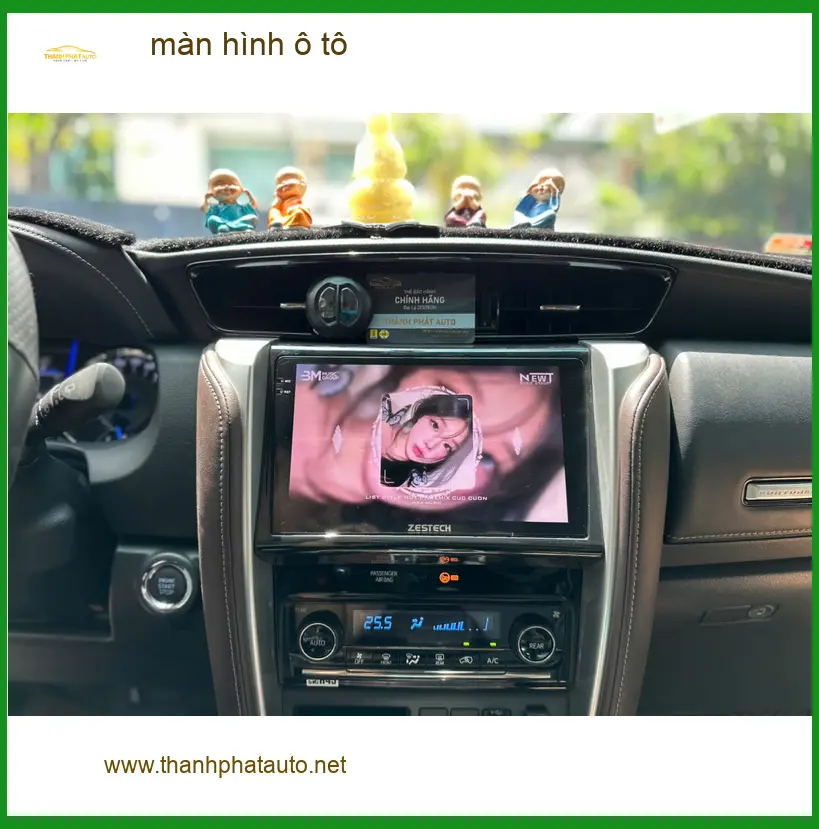 Anh Kiên lắp màn hình ô tô Suzuki XL7 tại Quận 3 để tiện xem bản đồ và giải trí