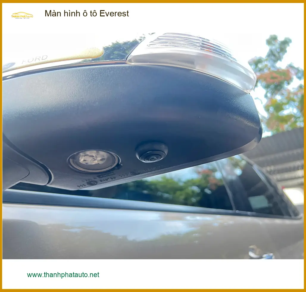 Chị Thảo nâng cấp màn hình ô tô Everest tại Quận 6 vì màn zin không có camera 360 ảnh thực tế 3