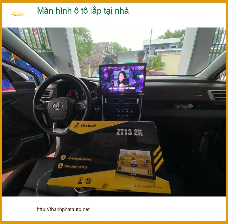 Anh Lâm lắp màn hình ô tô Toyota Camry tại nhà Quận Thủ Đức để tiện công việc ảnh thực tế 2