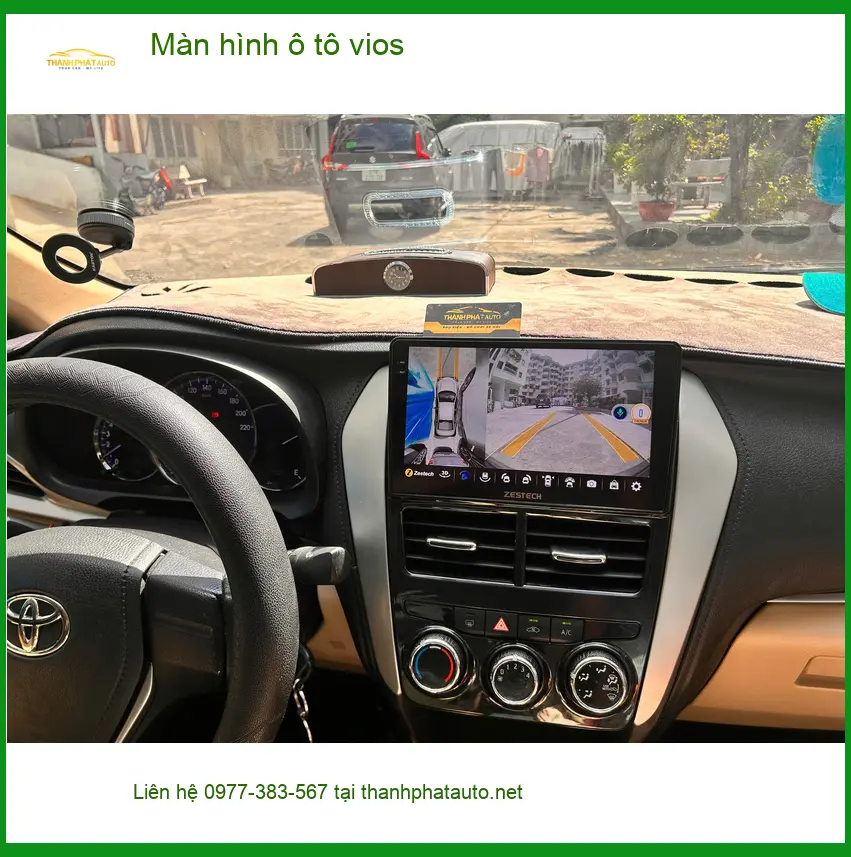 Cô Thoa lắp màn hình ô tô Vios tại Quận Tân Phú để xem YouTube và dẫn đường.