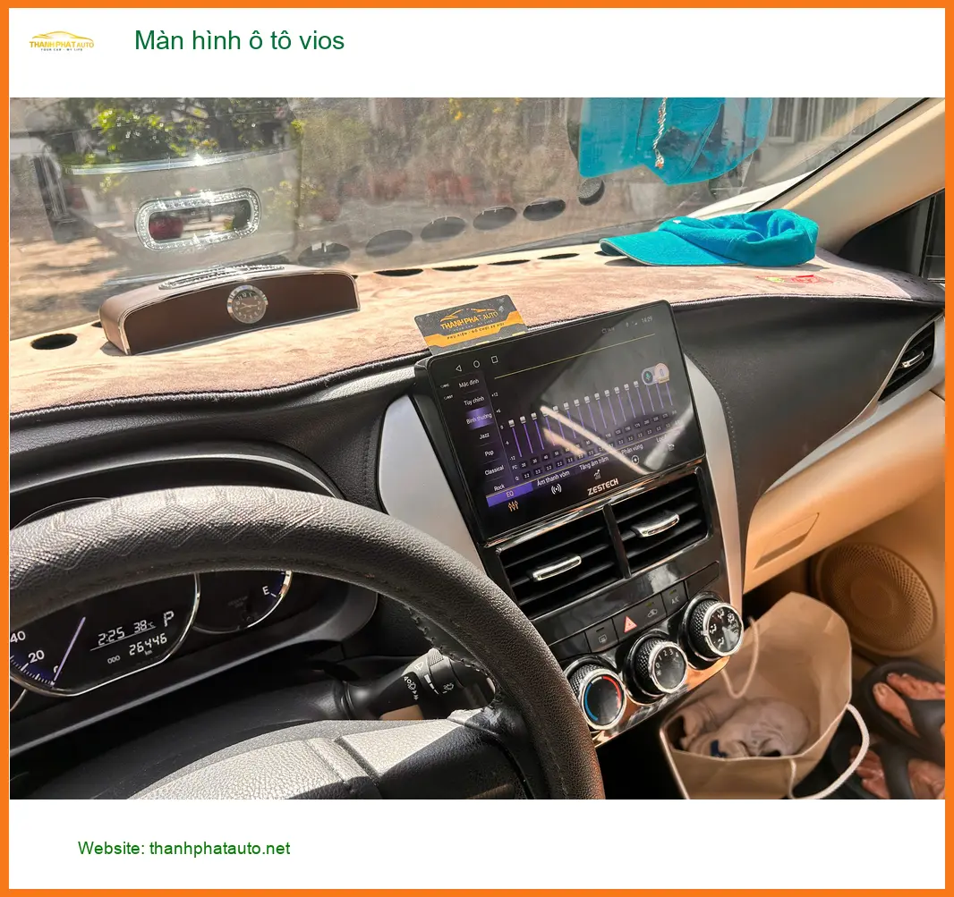 Chị Thảo lắp màn hình ô tô Vios tại Hóc Môn để nâng cấp trải nghiệm lái xe