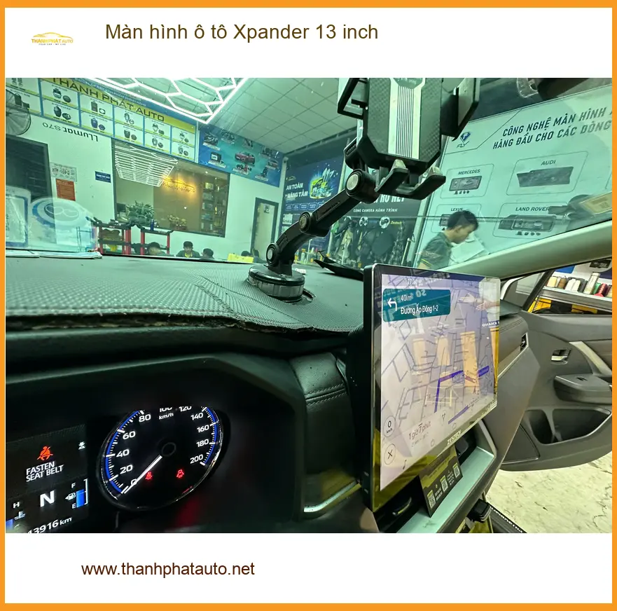 Chị Thảo lắp màn hình ô tô Xpander 13 inch tại Quận 3 nâng tầm trải nghiệm giải trí