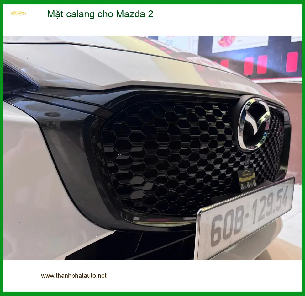 Chị Phương độ Mặt calang cho Mazda 2 tại Quận 2 để xe trông cá tính hơn