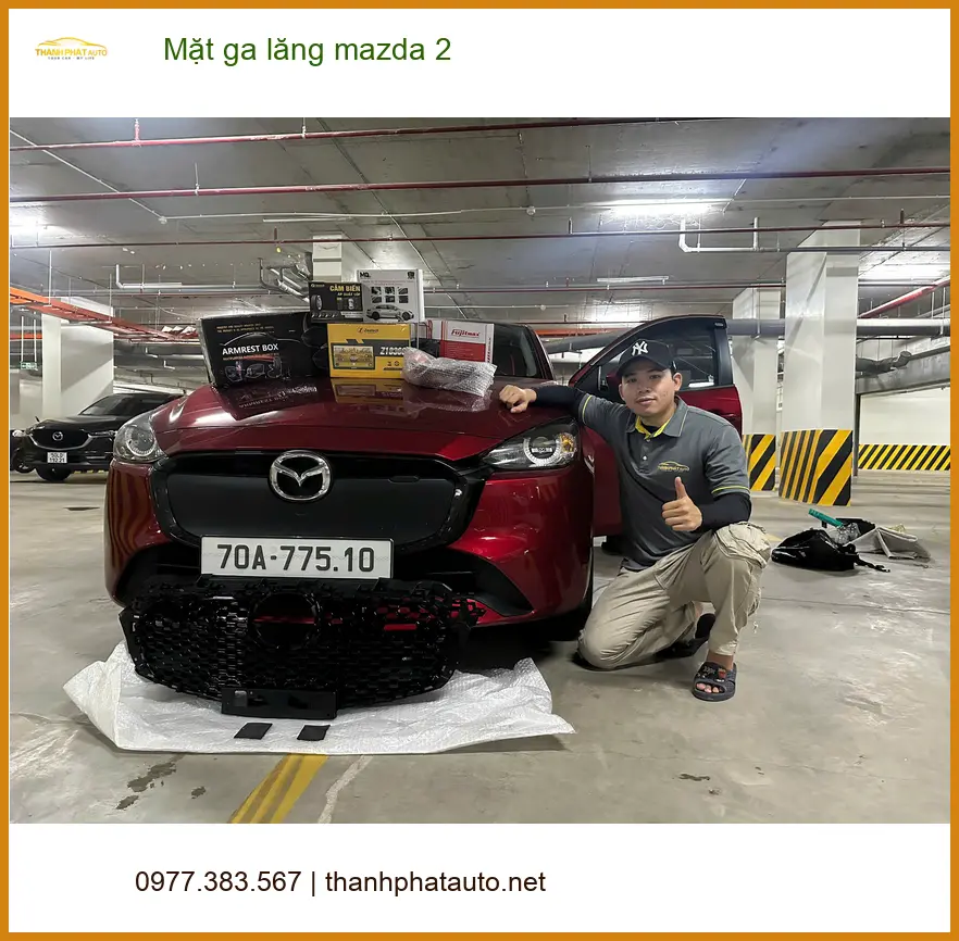 Anh Tùng lắp mặt ga lăng độ cho Mazda 2 ở Hóc Môn, xe trông thể thao hẳn ảnh thực tế 2