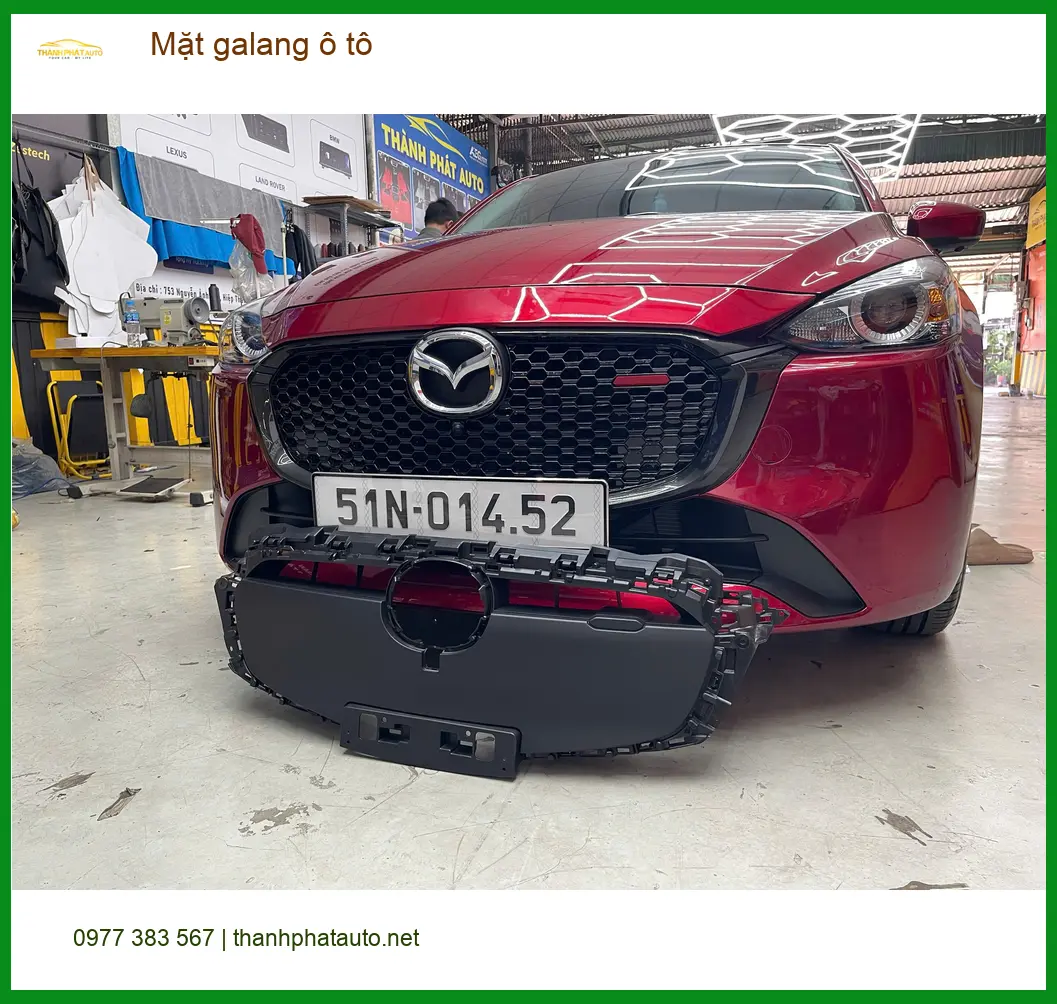 Chị Thảo độ mặt galang ô tô Hyundai Santa Fe tại Quận Phú Nhuận để xe sang trọng hơn