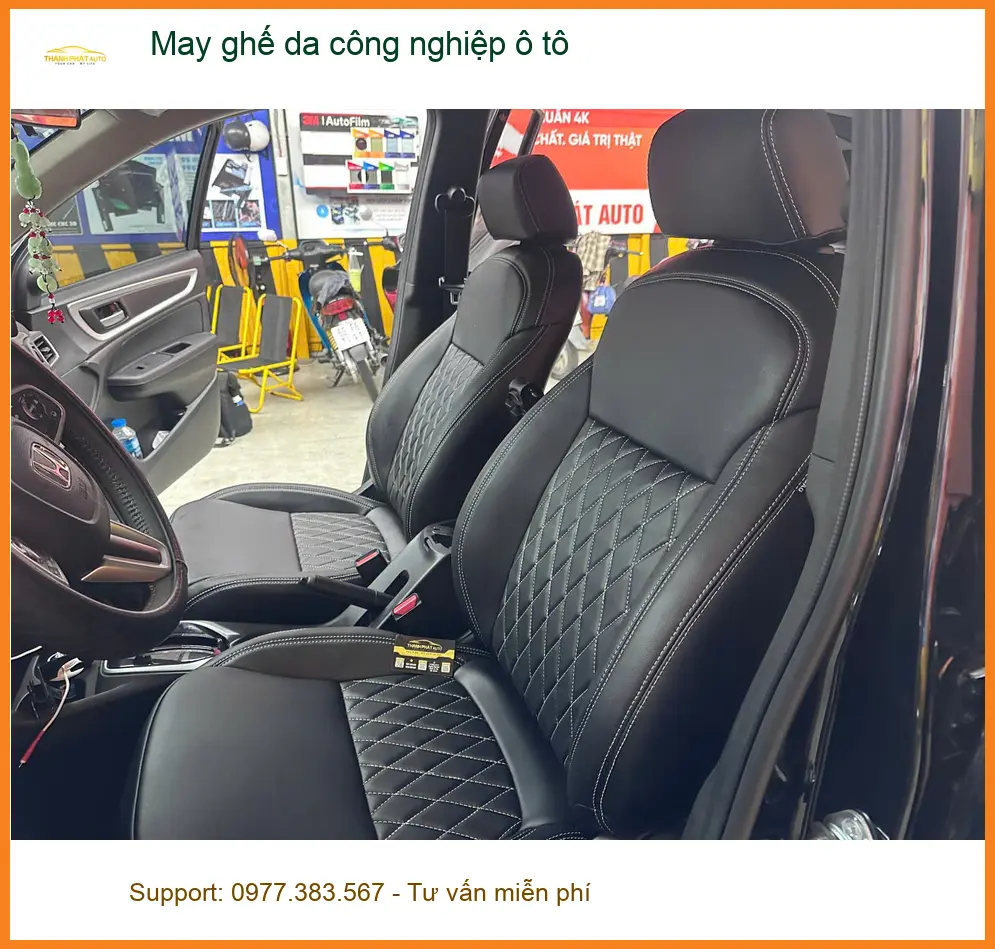 Anh Tấn may ghế da công nghiệp ô tô cho Toyota Raize tại Quận 4 để nội thất sang trọng hơn