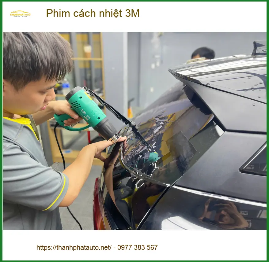 Anh Khải dán phim cách nhiệt 3M cho Toyota Vios tại Quận Tân Phú để chống nóng gay gắt