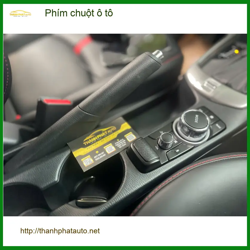Cô Thu lắp phím chuột ô tô cho Mazda CX-5 tại Bình Chánh để điều khiển dễ dàng