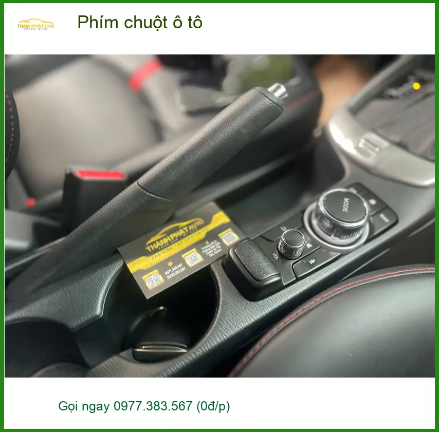 Anh Quân lắp phím chuột ô tô Hyundai Accent tại Quận 4 cho tiện điều khiển
