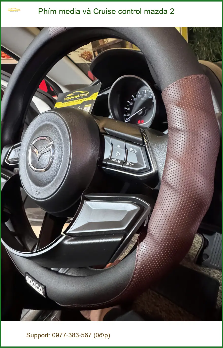 Anh Hoàng Nam lắp phím media và Cruise control Mazda 2 tại Thủ Đức để lái xe nhàn hơn ảnh thực tế 3