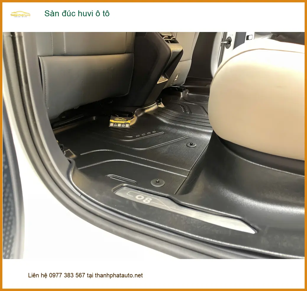 Anh Khang lắp sàn đúc huvi ô tô cho Hyundai Accent tại Quận 12 để giữ nội thất sạch sẽ