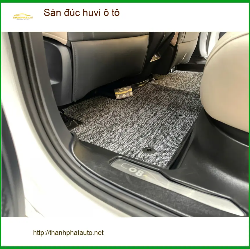 Anh Khải thay sàn đúc huvi ô tô Hyundai Creta tại Quận 5 để nội thất sạch hơn ảnh thực tế 3