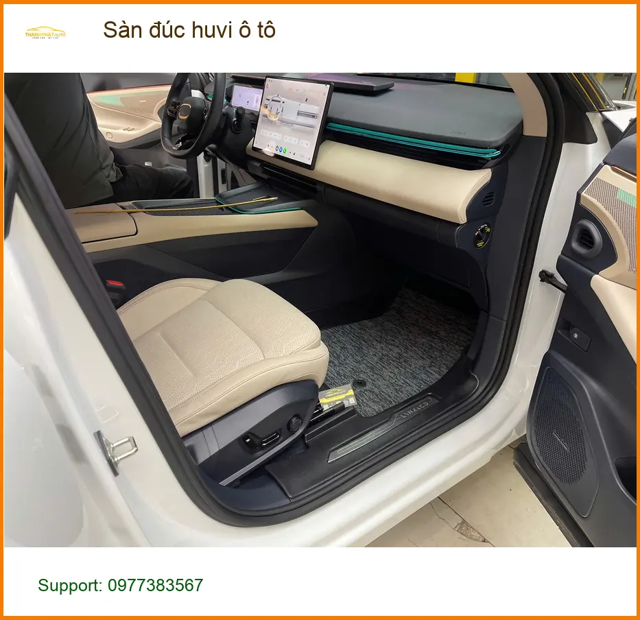 Anh Tấn lắp sàn đúc Huvi ô tô cho Hyundai Accent tại Quận 1 giữ sạch nội thất ảnh thực tế 3
