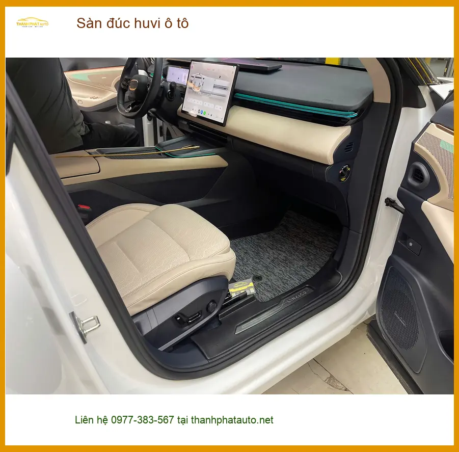 Anh Quý lắp sàn đúc huvi ô tô cho Hyundai Accent Quận 6 vì muốn nội thất sạch sẽ hơn ảnh thực tế 3