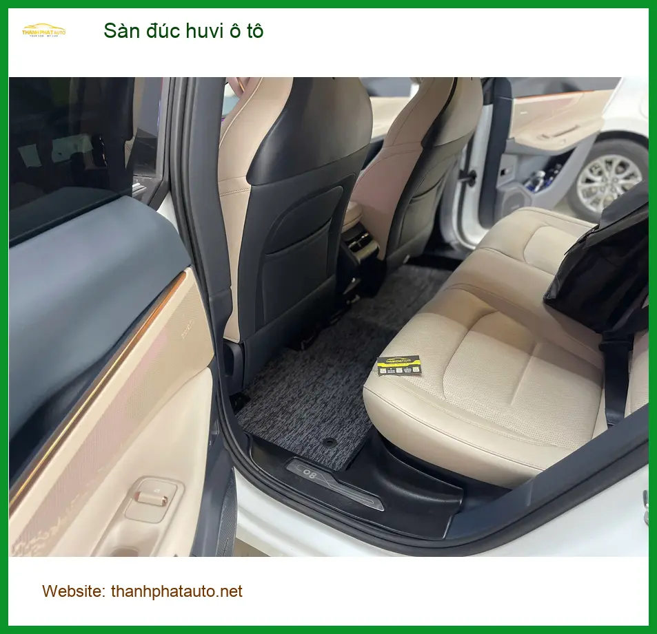 Anh Quý lắp sàn đúc huvi ô tô cho Hyundai Accent Quận 6 vì muốn nội thất sạch sẽ hơn ảnh thực tế 4