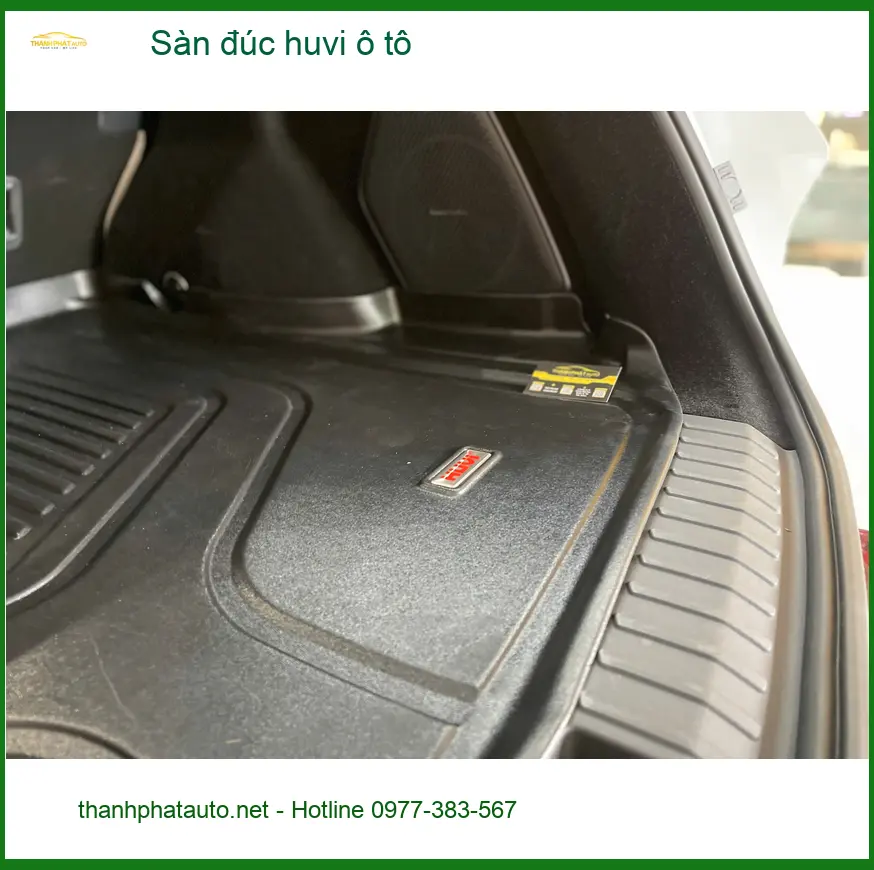 Chị Hà lắp sàn đúc huvi ô tô cho Toyota Camry tại Quận 9