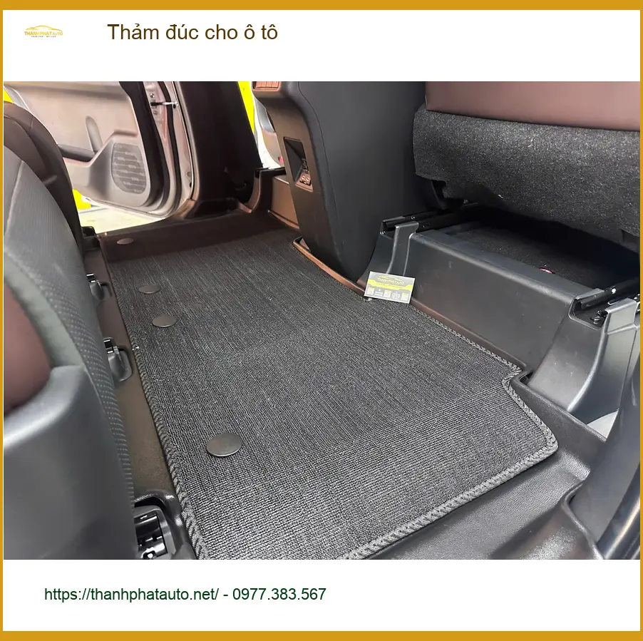 Chị Hương lắp thảm đúc cho ô tô Hyundai Accent tại Quận 2 để nội thất luôn sạch đẹp ảnh thực tế 2