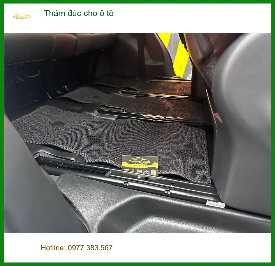 Chị Bích lắp thảm đúc cho Kia Carnival tại Hóc Môn để nội thất luôn sạch và sang ảnh thực tế 4