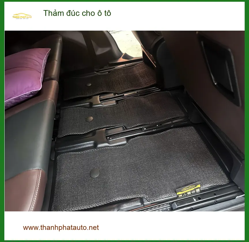 Anh Duy lắp thảm đúc cho ô tô Hyundai Accent tại Quận 1 giữ nội thất sạch sẽ