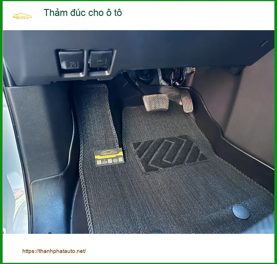 Anh Duy lắp thảm đúc cho ô tô Hyundai Accent tại Quận 1 giữ nội thất sạch sẽ ảnh thực tế 4