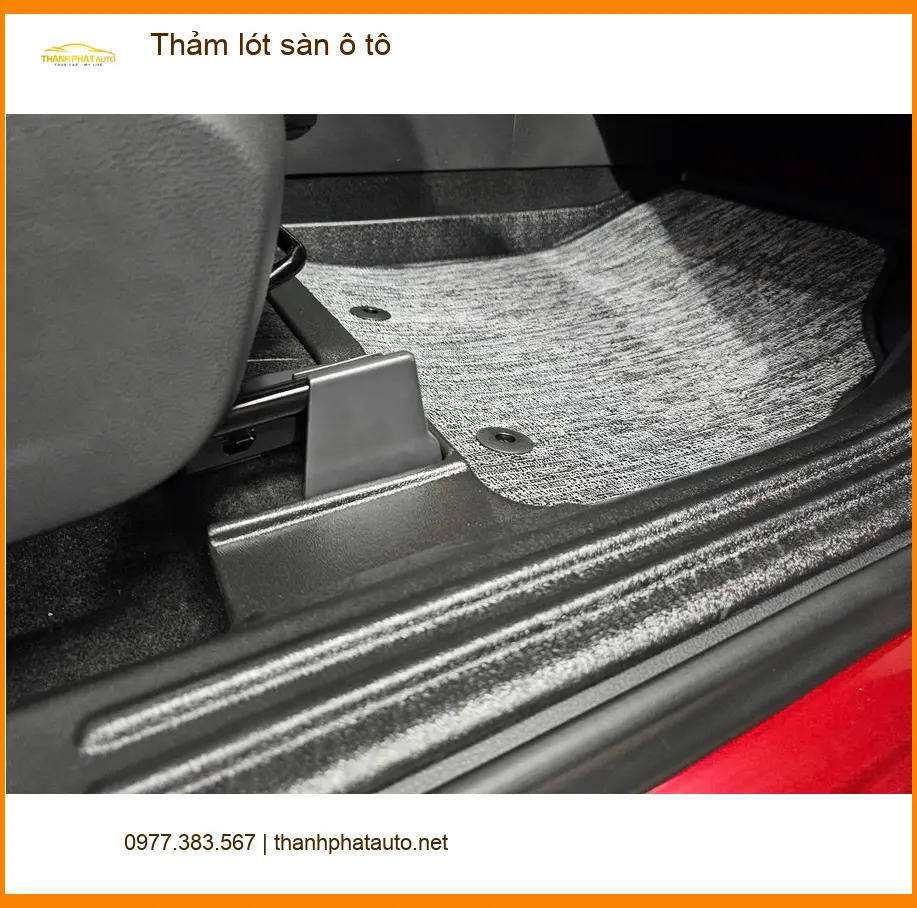 Anh Cường thay thảm lót sàn ô tô Honda HR-V tại Quận 1 để xe luôn sạch ảnh thực tế 2