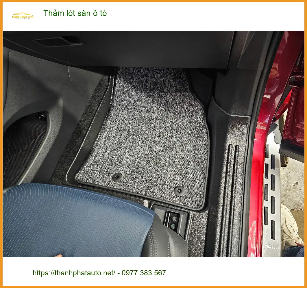 Anh Cường thay thảm lót sàn ô tô Honda HR-V tại Quận 1 để xe luôn sạch ảnh thực tế 3